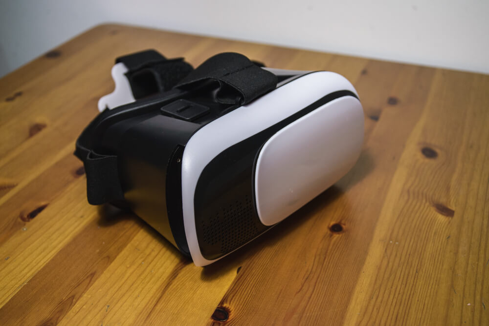 Headset VR On table Oculus Media Plugin APK
